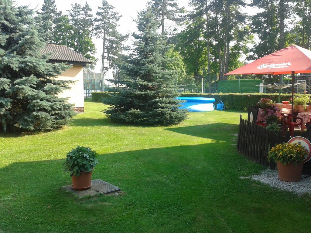 Sportcentrum Dvorak Villa Hluboka nad Vltavou Luaran gambar